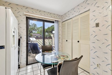 Welcome to this charming and spacious 3-bedroom, 2-bathroom - photo 5