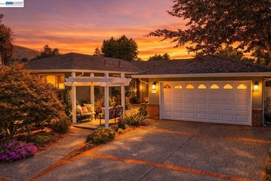 MAJOR Price Improvement! Reduced by $100,000. Exceptional Value! - photo 5