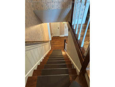 Always a favorite of mine! This is a beautiful colonial home - photo 18