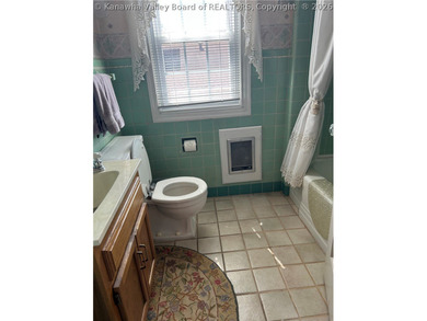 Always a favorite of mine! This is a beautiful colonial home - photo 19