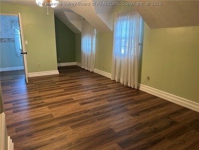 Always a favorite of mine! This is a beautiful colonial home - photo 20