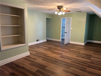 Always a favorite of mine! This is a beautiful colonial home - photo 21
