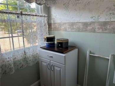 Always a favorite of mine! This is a beautiful colonial home - photo 24