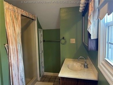 Always a favorite of mine! This is a beautiful colonial home - photo 26