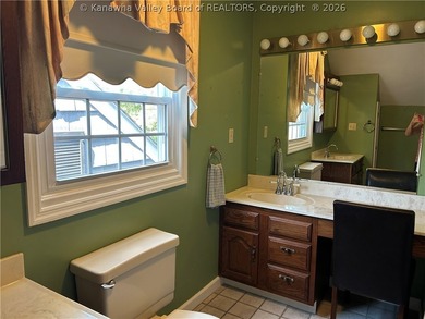 Always a favorite of mine! This is a beautiful colonial home - photo 27
