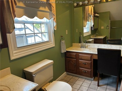 Always a favorite of mine! This is a beautiful colonial home - photo 28