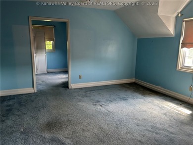 Always a favorite of mine! This is a beautiful colonial home - photo 32