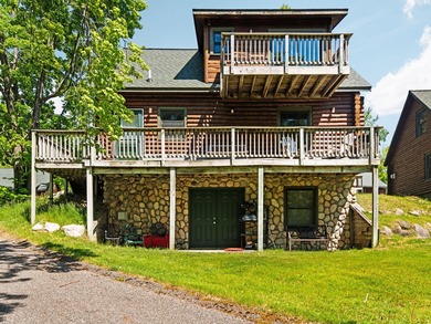 Relax and enjoy the beautiful views from this cozy 3-bedroom - photo 2
