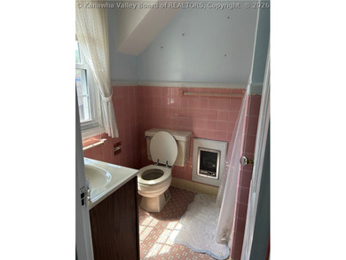 Always a favorite of mine! This is a beautiful colonial home - photo 33