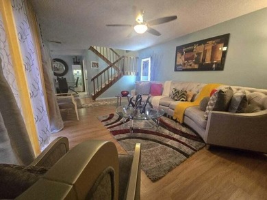 Bright, fully renovated and turnkey 2BR/2.5BA townhome in Lago - photo 8