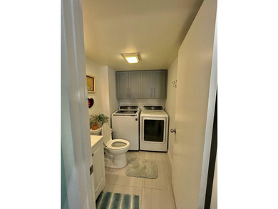 Bright, fully renovated and turnkey 2BR/2.5BA townhome in Lago - photo 9