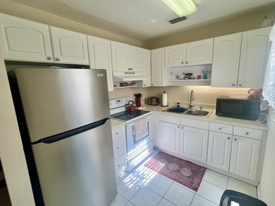Welcome to this charming one-bedroom, one-and-a-half-bath - photo 10