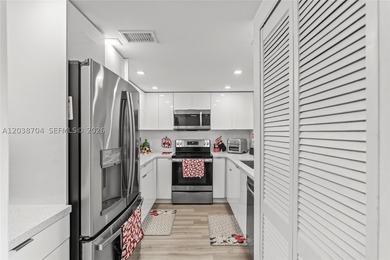 Beautifully 2-bedroom, 2-bathroom condo offering the perfect - photo 3
