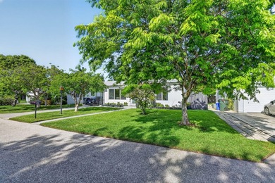 Welcome to this charming single-story residence Great - photo 2