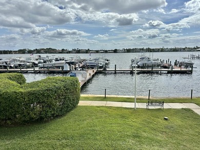 RARELY AVAILABLE GATED COMMUNITY 2/2 DIRECT INTRACOASTAL & - photo 1