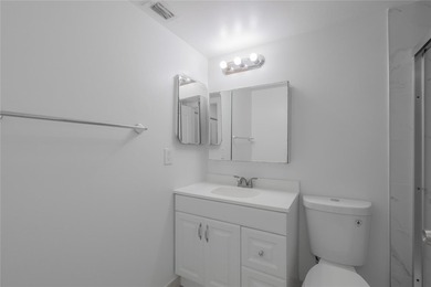 Welcome to your newly remodeled stylish 3-bedroom 2-bath - photo 27