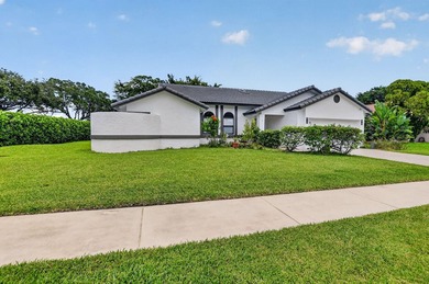 Welcome to this thoughtfully designed 3-bedroom, 2.5-bathroom - photo 2