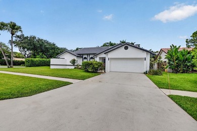 Welcome to this thoughtfully designed 3-bedroom, 2.5-bathroom - photo 3