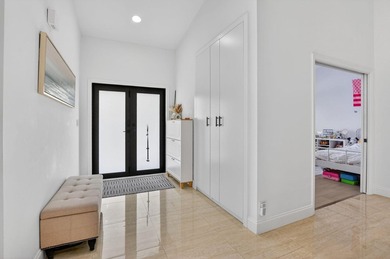Welcome to this thoughtfully designed 3-bedroom, 2.5-bathroom - photo 4