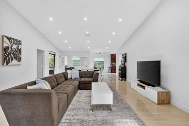 Welcome to this thoughtfully designed 3-bedroom, 2.5-bathroom - photo 6