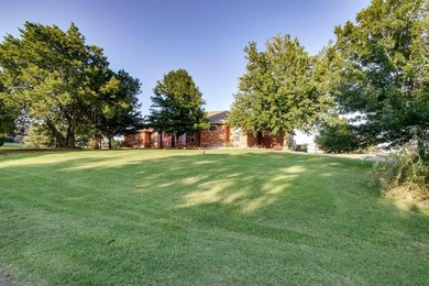 Set on nearly an acre (MOL) in Northwood Lake Estates, this - photo 3