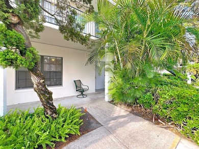 Charming 3 bedroom, 2bath condo in the desirable Village Square - photo 4