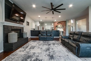 Set on nearly an acre (MOL) in Northwood Lake Estates, this - photo 9