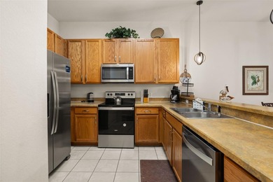 Welcome to this beautifully maintained 2-bedroom, 2-bath - photo 10