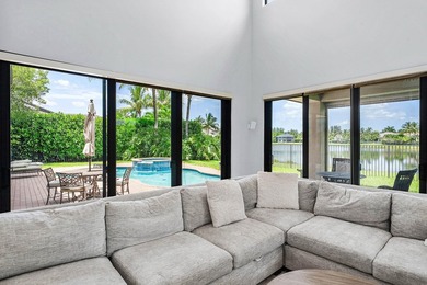Beautifully upgraded 5-bedroom Colonnade residence set on an - photo 14