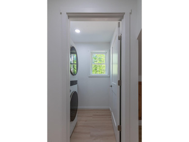 Welcome to 1 Winter Drive. This Custom-built contemporary home - photo 19