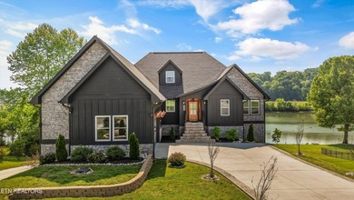 Waterfront living on the French Broad River! Welcome to 9712 - photo 1