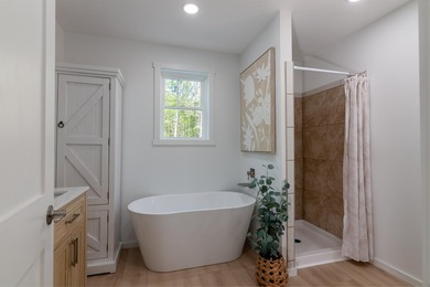 Welcome to 1 Winter Drive. This Custom-built contemporary home - photo 21