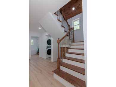 Welcome to 1 Winter Drive. This Custom-built contemporary home - photo 28