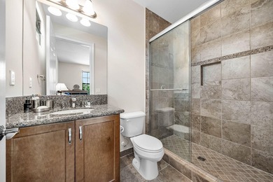 Beautifully upgraded 5-bedroom Colonnade residence set on an - photo 32
