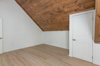 Welcome to 1 Winter Drive. This Custom-built contemporary home - photo 33