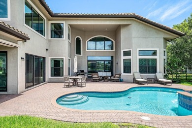 Beautifully upgraded 5-bedroom Colonnade residence set on an - photo 35