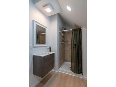 Welcome to 1 Winter Drive. This Custom-built contemporary home - photo 36