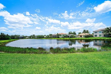 Beautifully upgraded 5-bedroom Colonnade residence set on an - photo 40