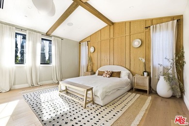 Celebrity-owned organic modern farmhouse on a quiet cul-de-sac - photo 15