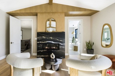 Celebrity-owned organic modern farmhouse on a quiet cul-de-sac - photo 16