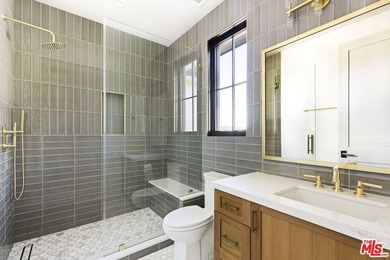 Celebrity-owned organic modern farmhouse on a quiet cul-de-sac - photo 20