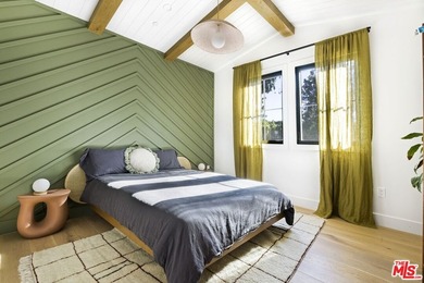 Celebrity-owned organic modern farmhouse on a quiet cul-de-sac - photo 21