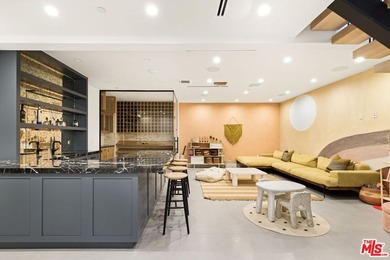 Celebrity-owned organic modern farmhouse on a quiet cul-de-sac - photo 28
