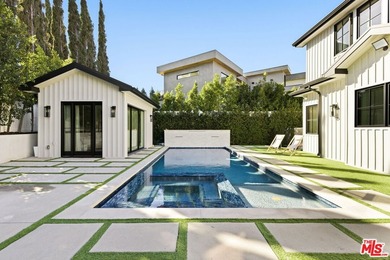 Celebrity-owned organic modern farmhouse on a quiet cul-de-sac - photo 31