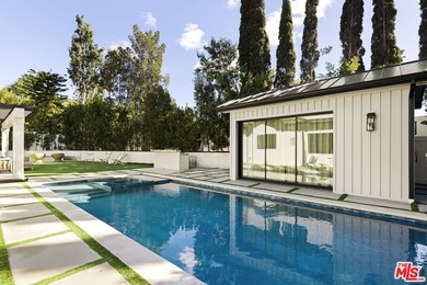 Celebrity-owned organic modern farmhouse on a quiet cul-de-sac - photo 33
