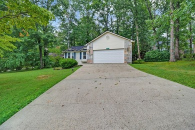 Consider the possibilities for this charming ranch in - photo 2