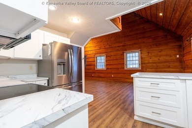 Totally updated throughout, this two-bedroom, two-bath cottage - photo 11