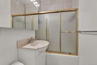 Welcome to 18K at Gerard Towers in the heart of Forest Hills - photo 12