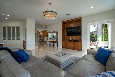 Fantastic intersecting canal views highlight this beautifully - photo 13