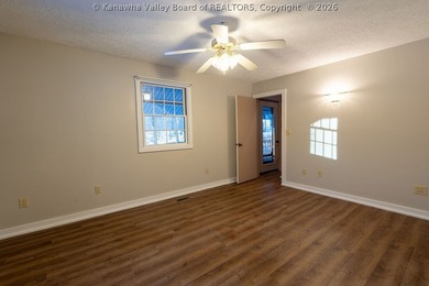 Totally updated throughout, this two-bedroom, two-bath cottage - photo 14